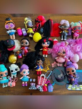L.O.L. SURPRISE! | lot of dolls and accessories